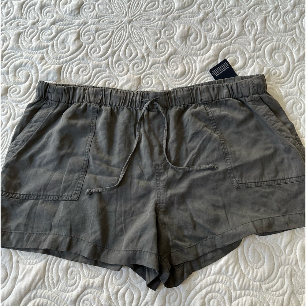 gap shorts